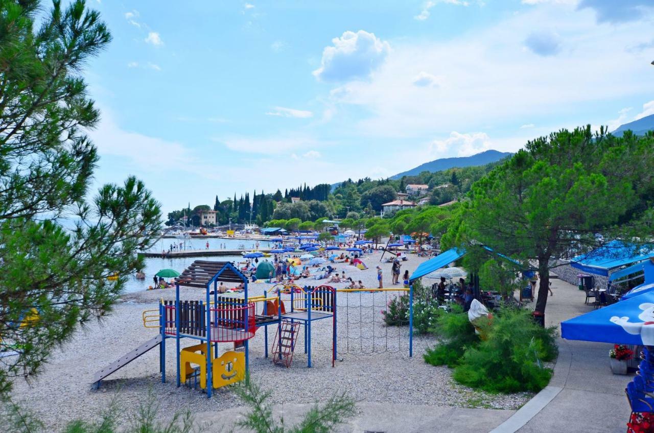 Apartments Villa Adore Ičići 外观 照片
